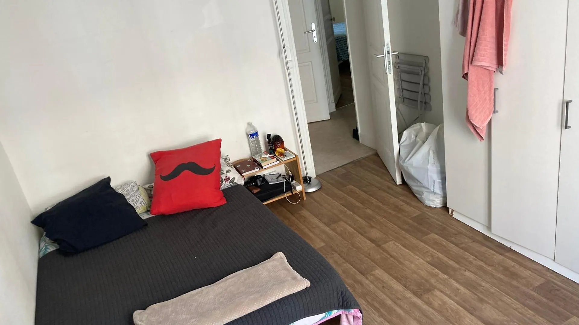 Paris12 Homestay *